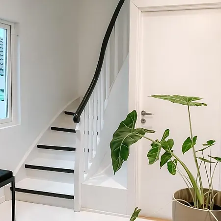 Villa Modern House 5 Bedrooms 2 Baths Sentral *