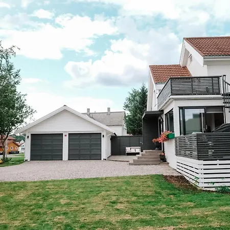 Modern House 5 Bedrooms 2 Baths Sentral *