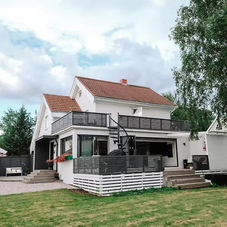 Modern House 5 Bedrooms 2 Baths Sentral * Bodø